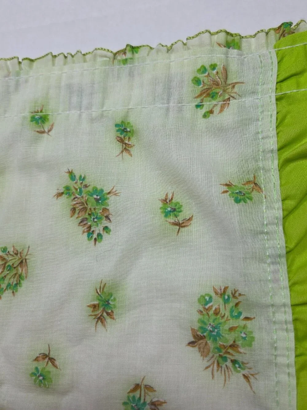 Vintage Ruffled Floral 2 Curtain Panels Green/White 32 x 35 in Rod Pocket